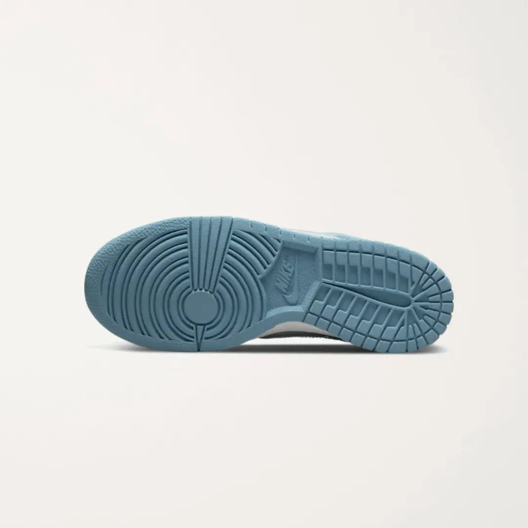 DUNK LOW CLEAR SWOOSH (GS) Chemtov-shop Chemtov-shop achetez les meilleures sneakers & streetwear