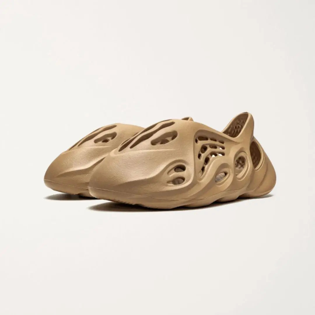 YEEZY FOAM RNNR CLAY TAUPE Chemtov Chemtov-shop It was all a dream
