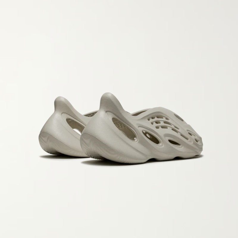 YEEZY FOAM RNNR SAND Chemtov-shop